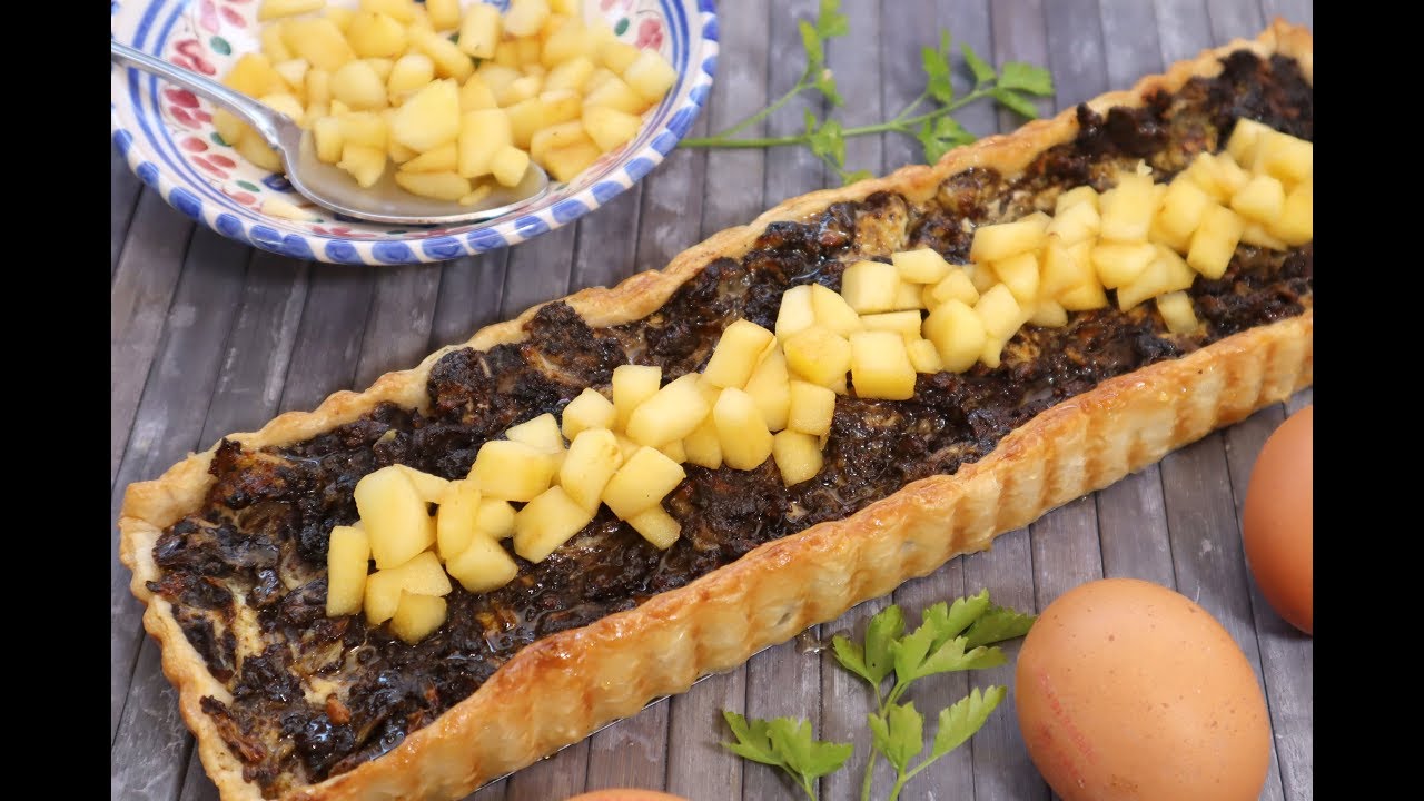 TARTA DE REVUELTO DE MORCILLA Y MANZANA