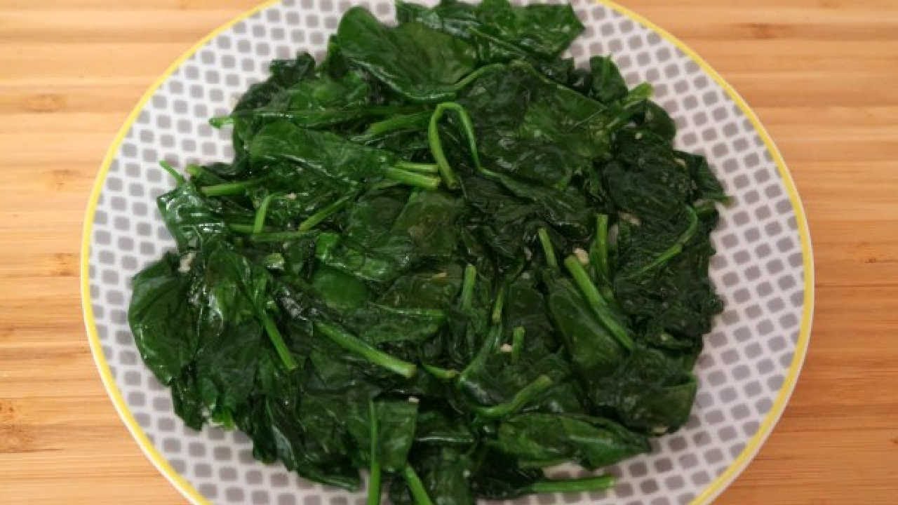 Keto Garlic Sauteed Spinach Recipe | Easy Low Carb Side Dishes