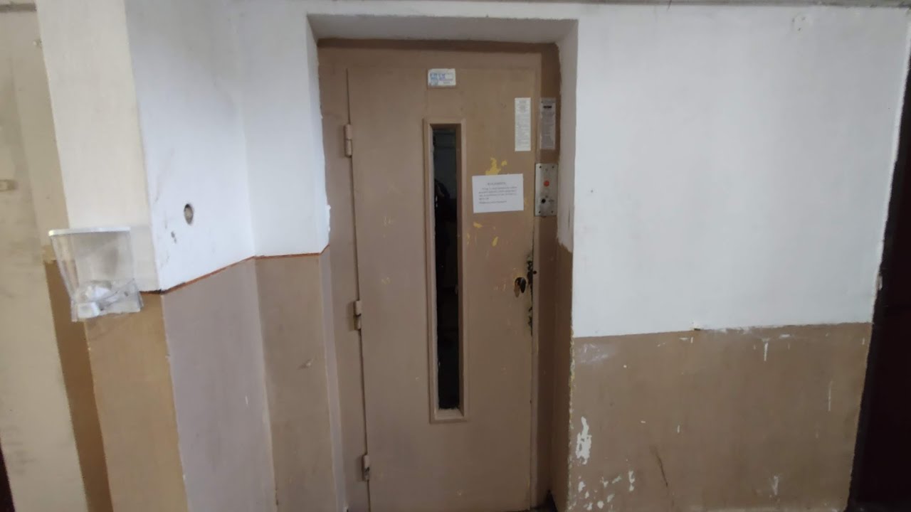 Old Original IFMA Traction Elevator @ Bulevardul Mihai Eminescu, Piatra-Neamț, Romania