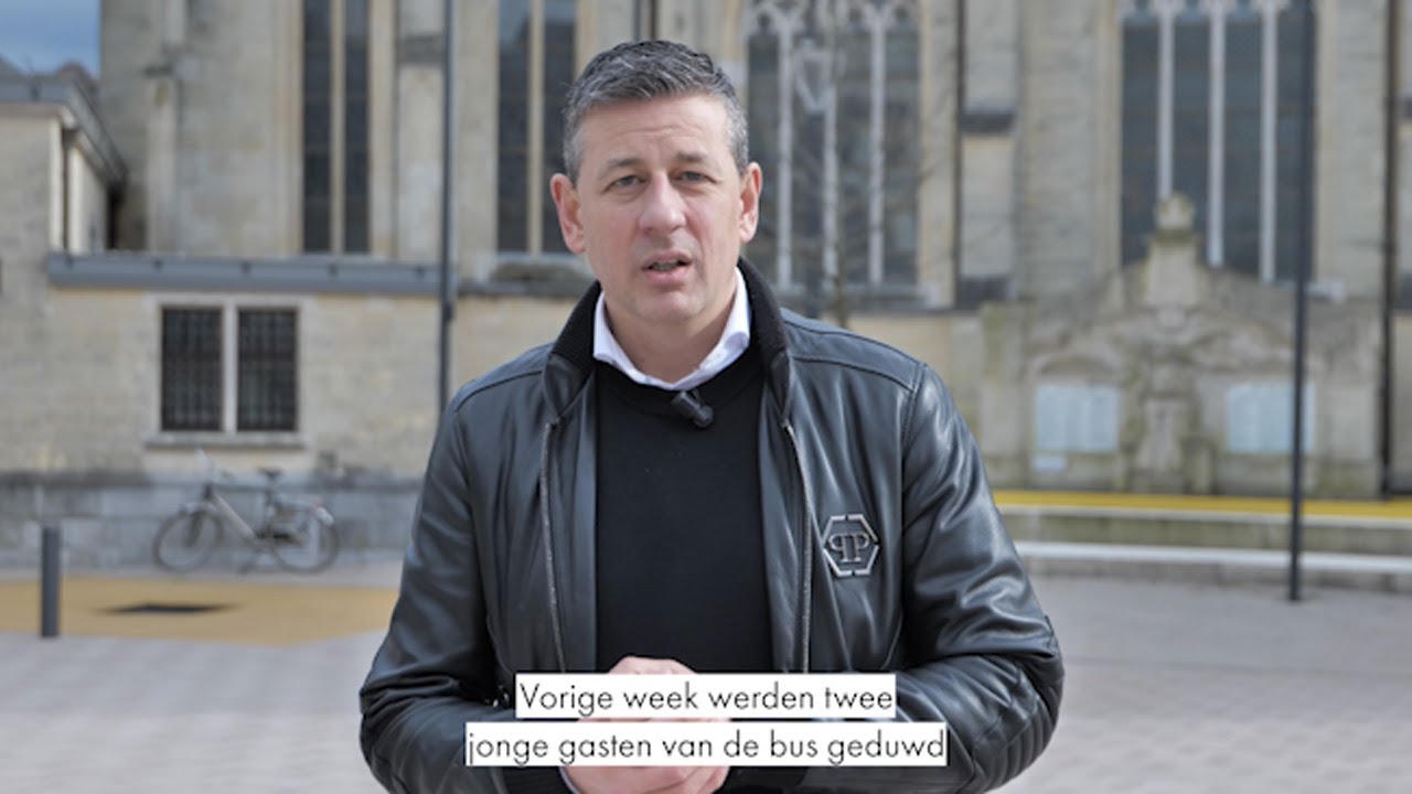 Chris Janssens praat met ouders slachtoffer allochtoon geweld in Bree