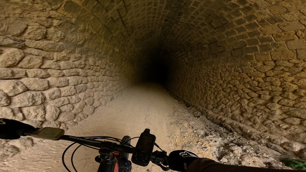 Le gallerie dell'antica ferrovia Dittaino-Assoro-Leonforte - Sentieri Innovativi