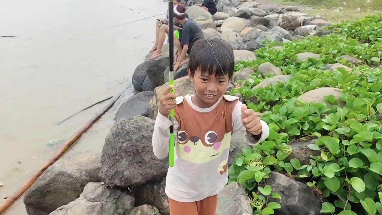 Mancing pinggiran laut @khairurrokhimin1924 