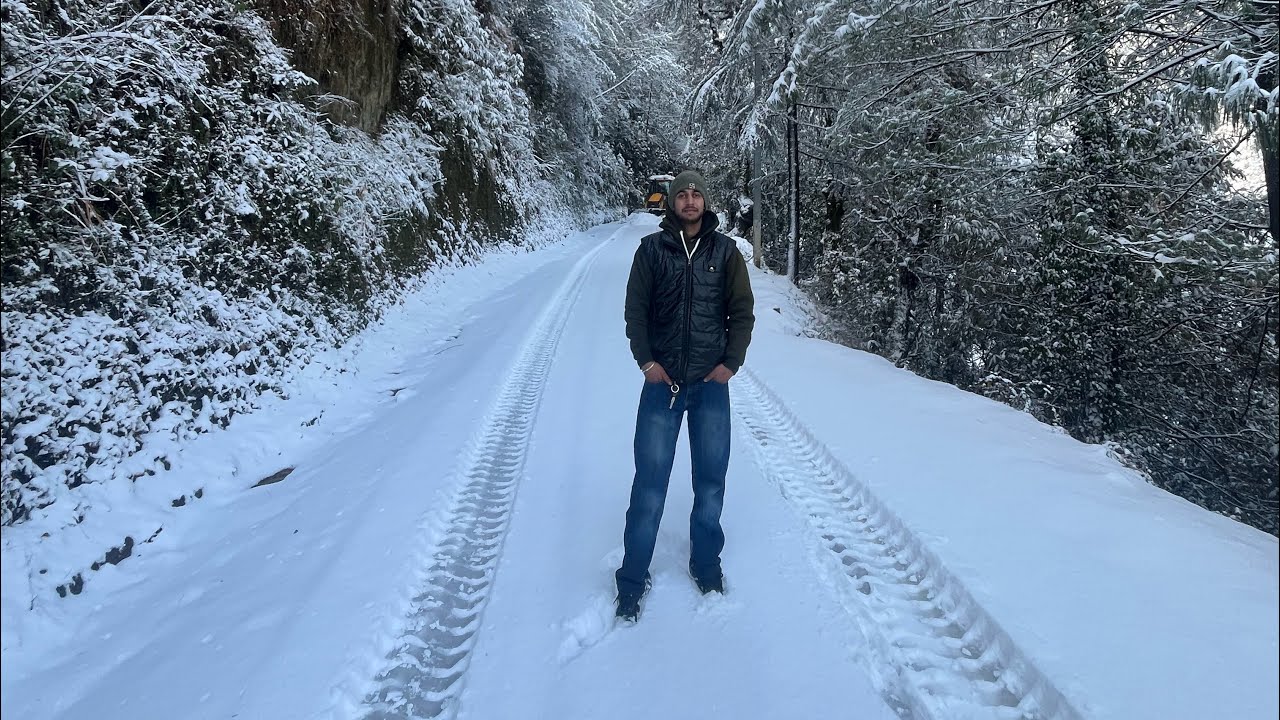 2026 की  बर्फ़  ❄️ मे फस गए ☹️🥶रात को हम कहा फस गए थे 🙄😲