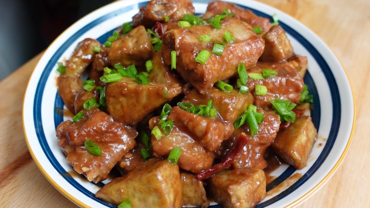 南乳芋头焖排骨🐷排骨鲜嫩多汁，芋头香滑粉糯，米饭再配上排骨汁，超级好吃💯‼️❤️Braised Pork Ribs with red fermented bean curd Taro🐷