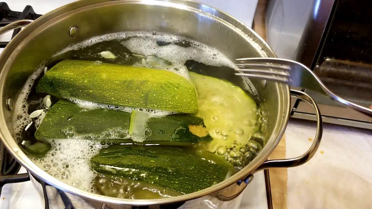 Making Zucchini Spaghetti Boats - Replacing Pasta