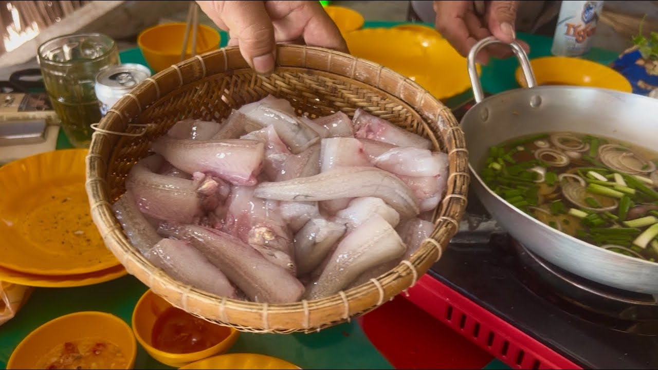 Về miền sông nước cà mau thưởng thức món cá khoai kho lạc ngon quá đi 
