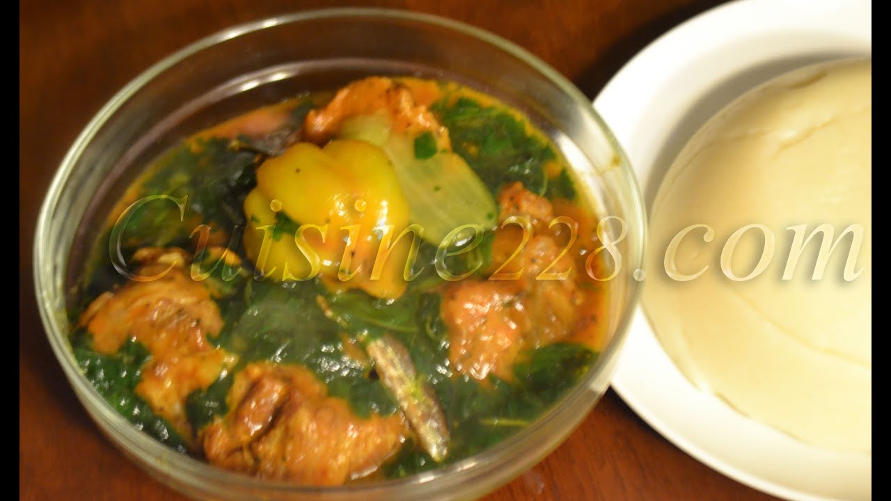 sauce tomate avec queue de boeuf & ademe - oxtail tomato sauce & juites leaves (cuisine togolaise)
