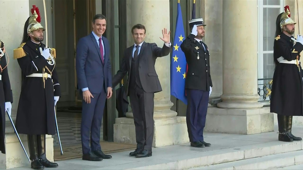 Emmanuel Macron reçoit le Premier ministre espagnol Pedro Sanchez à l'Elysée | AFP Images