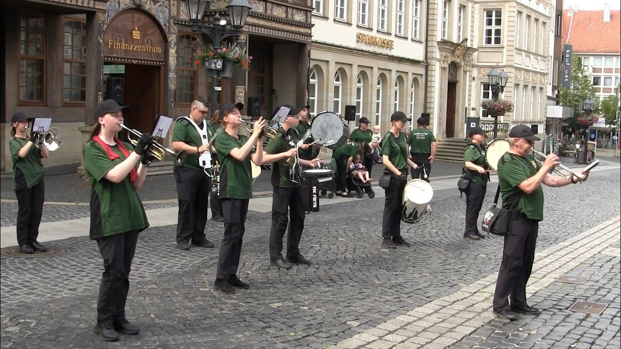 Sch&uuml;tzenfest Hildesheim 2025 / Fanfarenzug - Luiersburg - Harsum / Einmarsch Marktplatz / 29.6.2025