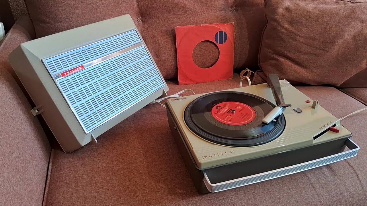 Shocking Blue on my PHILIPS portable record player (with lyrics)