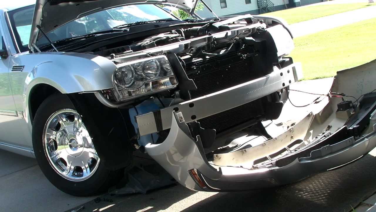 Пошаговое руководство по снятию переднего бампера Chrysler 300. Видеоинструкция