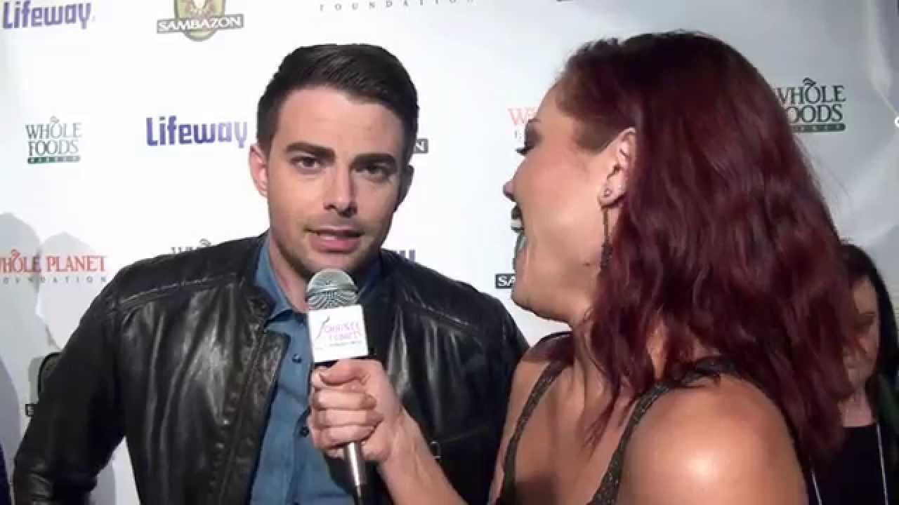 MEAN GIRLS' JONATHAN BENNETT TALKS PRETTY LITTLE LIARS GUEST ROLE WITH JANEL PARRISH & DANCES