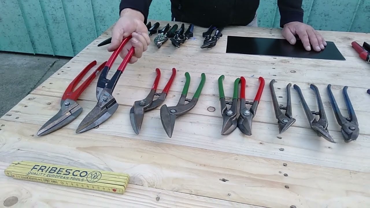 Martin is here to show you the difference between our classic and pelican snips