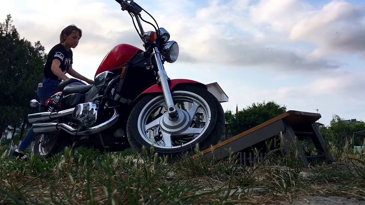 Как вывесить заднее колесо без подката / обслуживание цепи / Хонда магна / Honda magna 750
