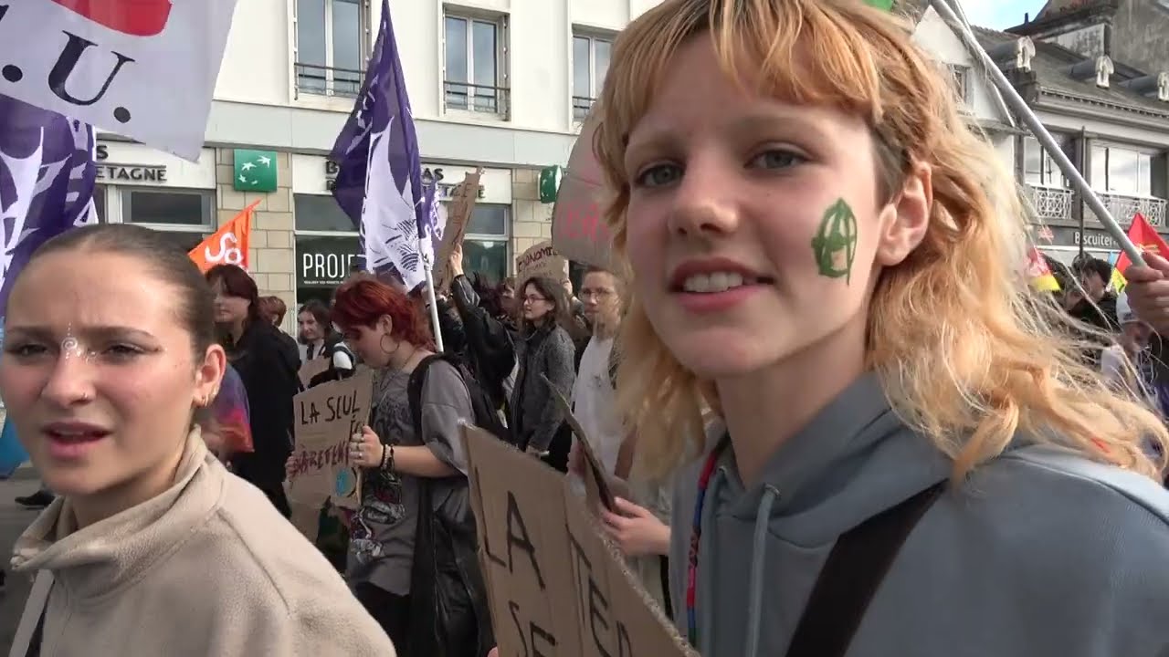 « IL FAUT AGIR CONTRE LA FAST FASHION », MONA ET ZOÉ, LYCÉENNES / Lannion - 13 octobre 2023