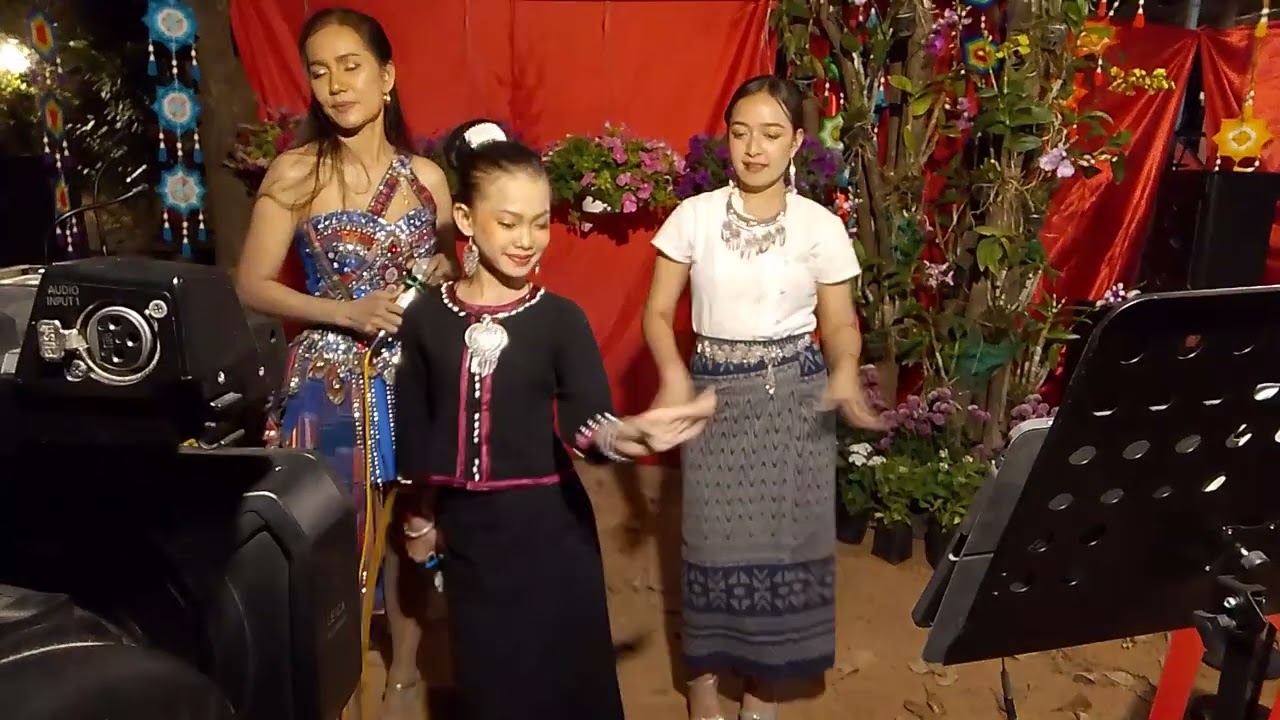 มียุติดอกคอครอส หมอลำน้อย ธิดาลาว