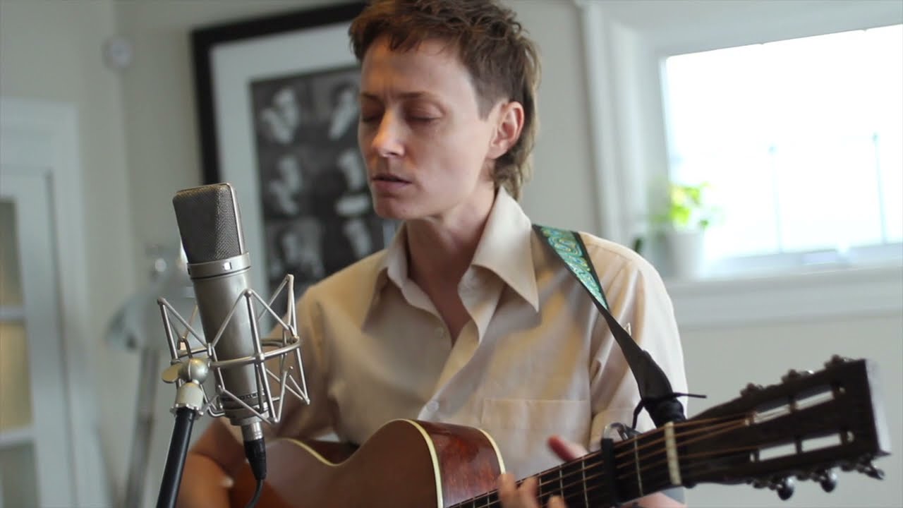 Mo Kenney - Sour Girl | Artists in Residence