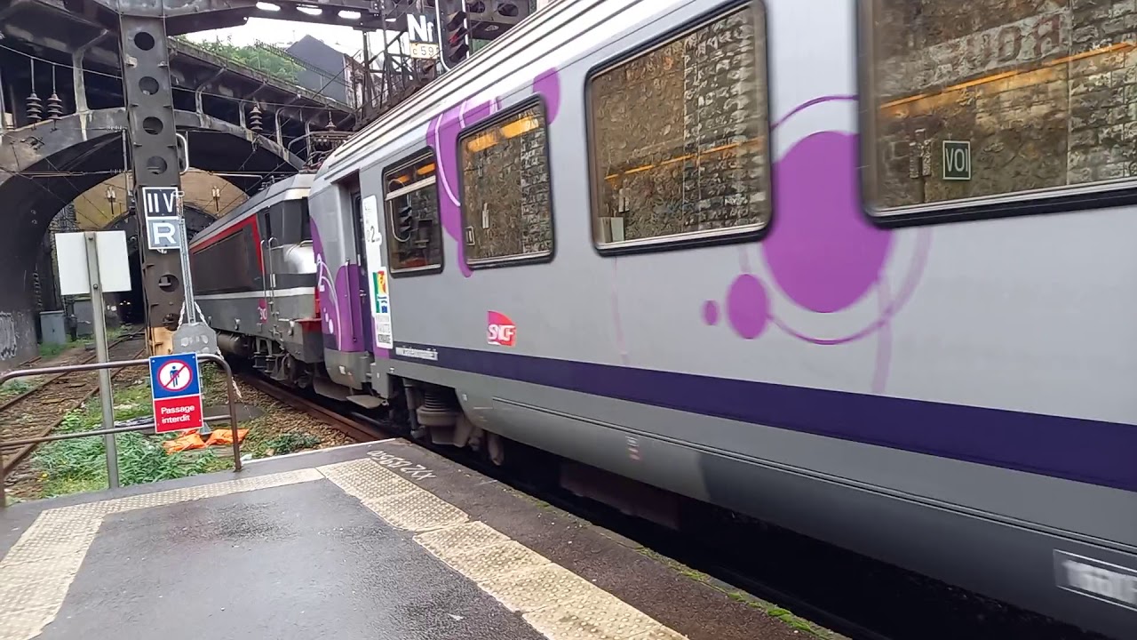 corail inter-cités a destination du havre tractée par une bb 15000 en livrée multiservise