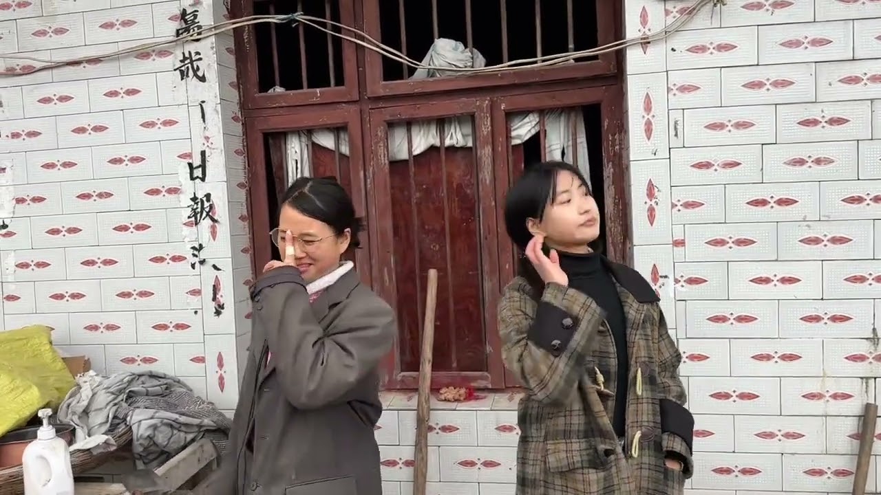 Dive into the Latest Trend: Join Dai Xu on the Elevator Journey
