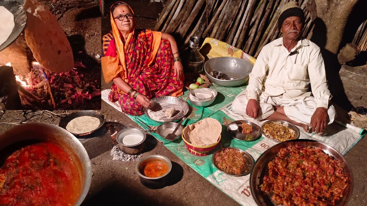 थंडीत चुलीच्या उबीला रात्रीच्या जेवणात, वांग्याचं भरीत ,मुगाची वेगळ्या पद्धतीचीआमटी ,तेलं खर्डा