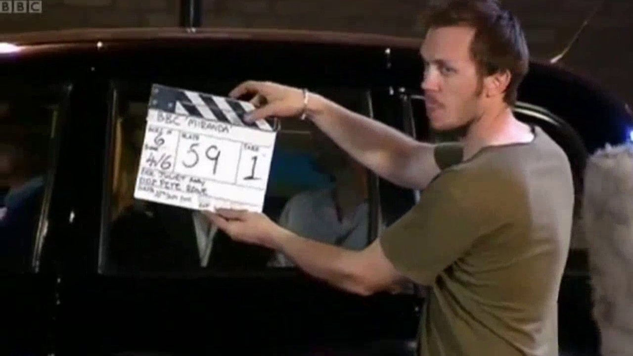 Miranda   S02   Extra 01   Behind The Scenes   Cab