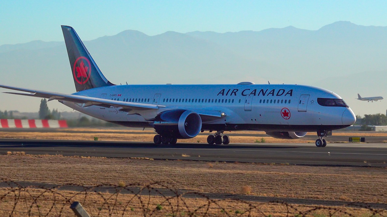Air Canada Boeing 787 departing to Montreal [YUL]. Plane spotting in Santiago [SCL].