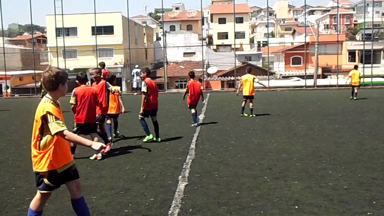 Golaço do Matheus 13/09/2014 - Academia de Futebol Portela