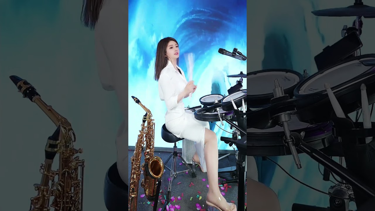 激情四溢！小贝女鼓手高速打击燃动全场 #架子鼓美女 #打鼓Live #音乐Shorts #DrummingVideo #鼓手表演