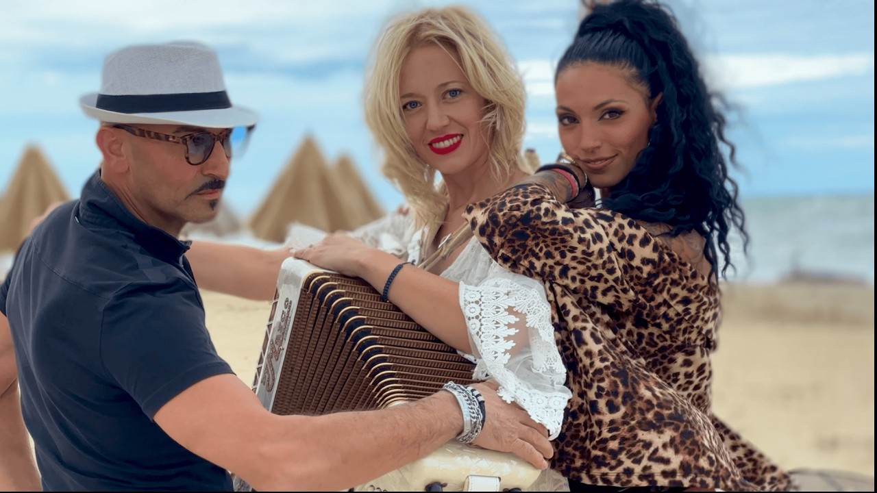 Canzoni Popolari Italiane - Mix Canzoni al femminile per fisarmonica By Noemi Gigante