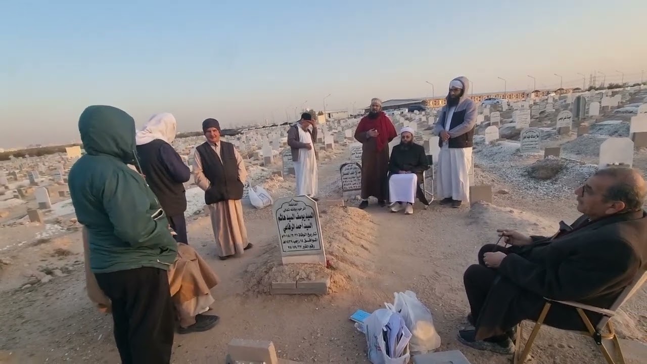 مولانا[أسد الله العطاري القادري الباكستاني]زار قبر(الوالد)وأتحفنا بكلمة ونصيحة وذكريات ودعاء(الفاتحة
