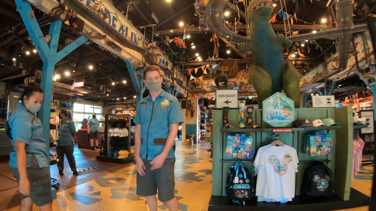 Chester & Hester's Dinosaur Treasures Gift Shop Walk Tour at Disney's Animal Kingdom [⁴ᴷ⁶⁰]