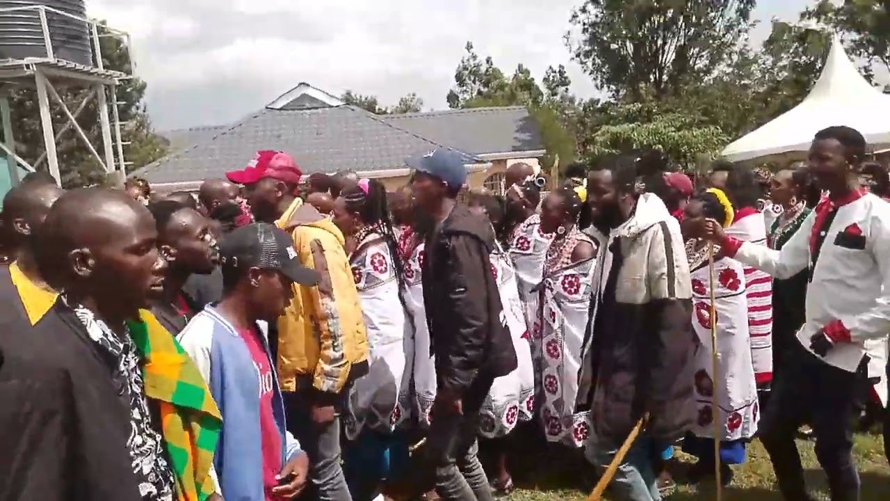 Nchereeni taake hapa nyumbani,,,#djsaita controlling the system