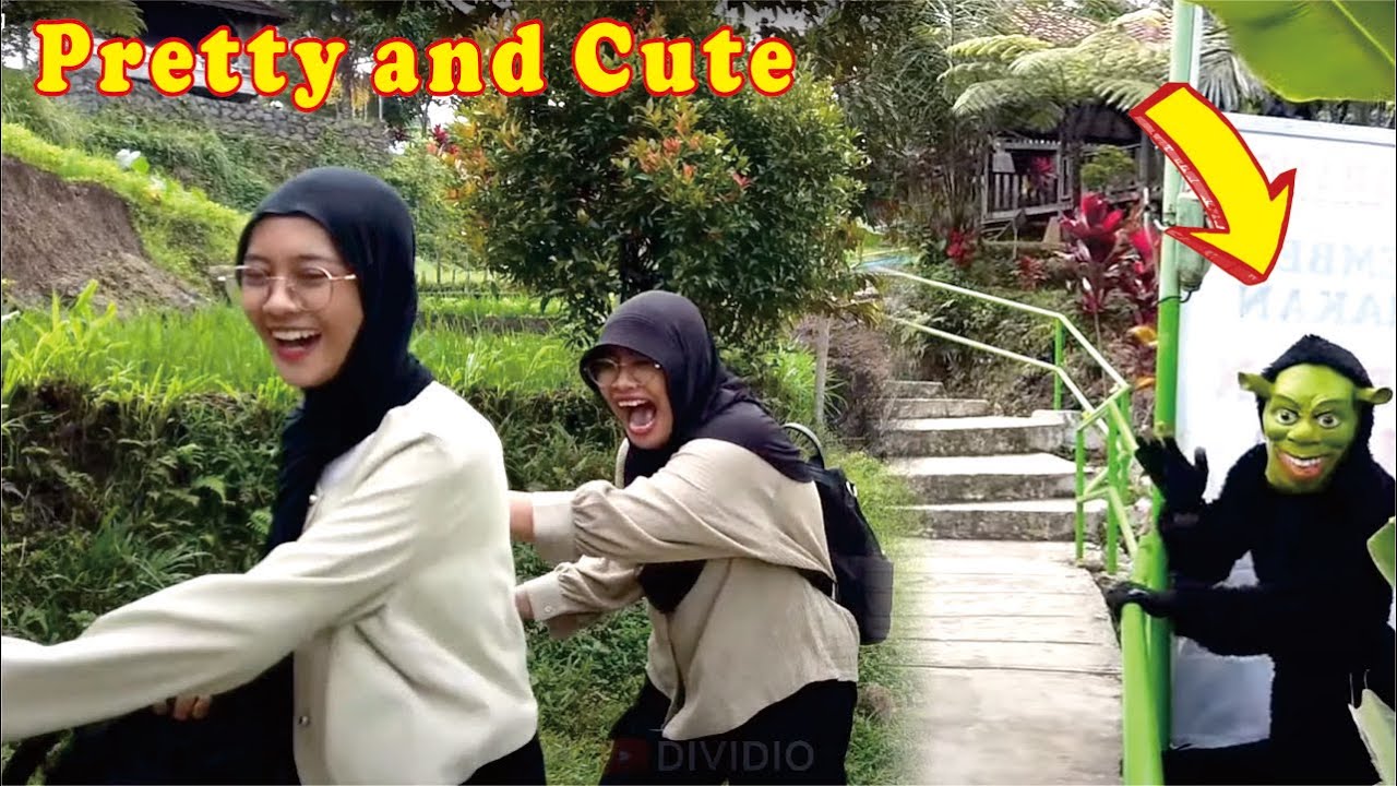 Bukannya ketakutan, malah tertawa || Funny video prank