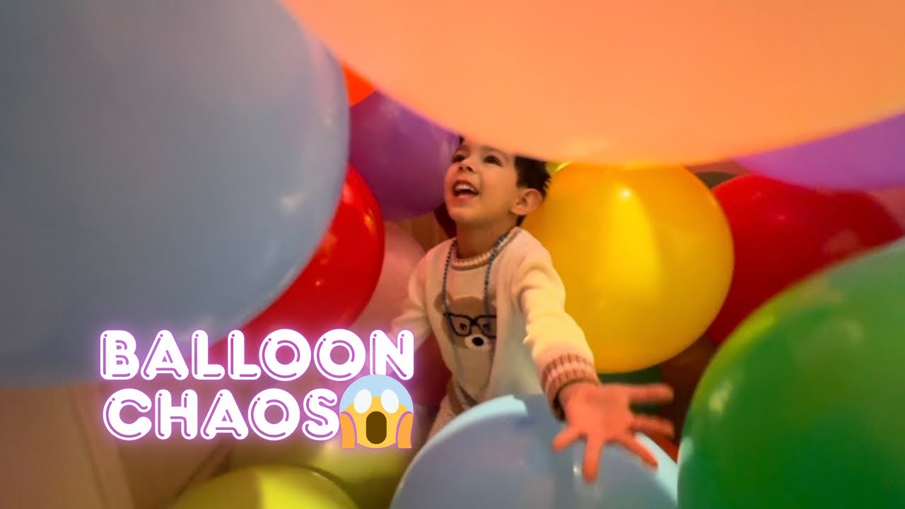 Мы заполнили коридор ГИГАНТСКИМИ воздушными шарами! 🎈 😱 Прятки + СОКРОВИЩА 🎈🏴‍☠️