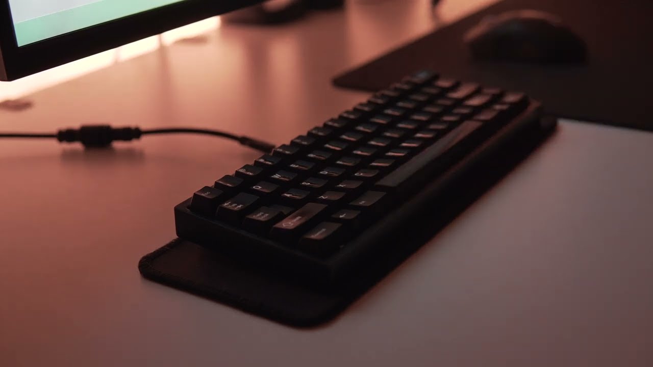 Bakeneko60 Cherry MX Blacks + Aluminum on H60 PCB