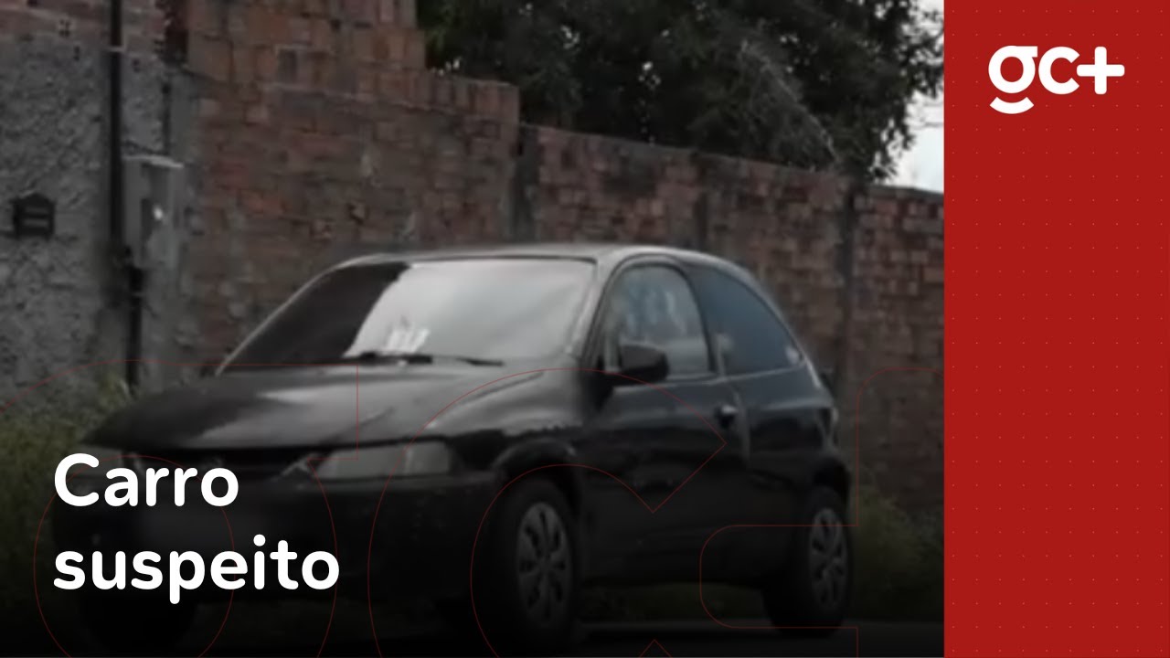 Carro abandonado pr&oacute;ximo &agrave; local onde houve triplo homic&iacute;dio &eacute; periciado