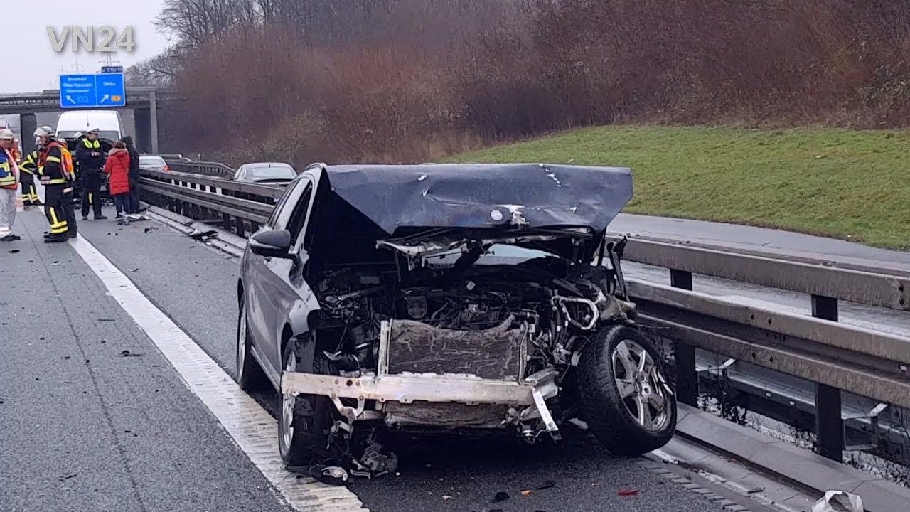 16.12.2018 - VN24 - Fahrzeuge schleuderten nach Unfall auf der A1 im Kreuz Unna in die Leitplanken