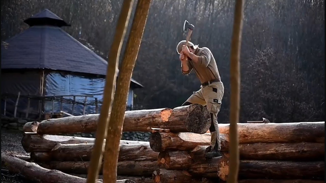 Building a Log Cabin Alone with Traditional Hand Tools (No Talking)