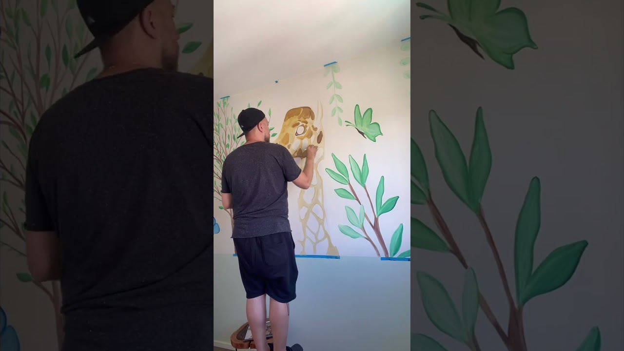 Pintura artística estilo aquarela tema Safari em quarto infantil de menina