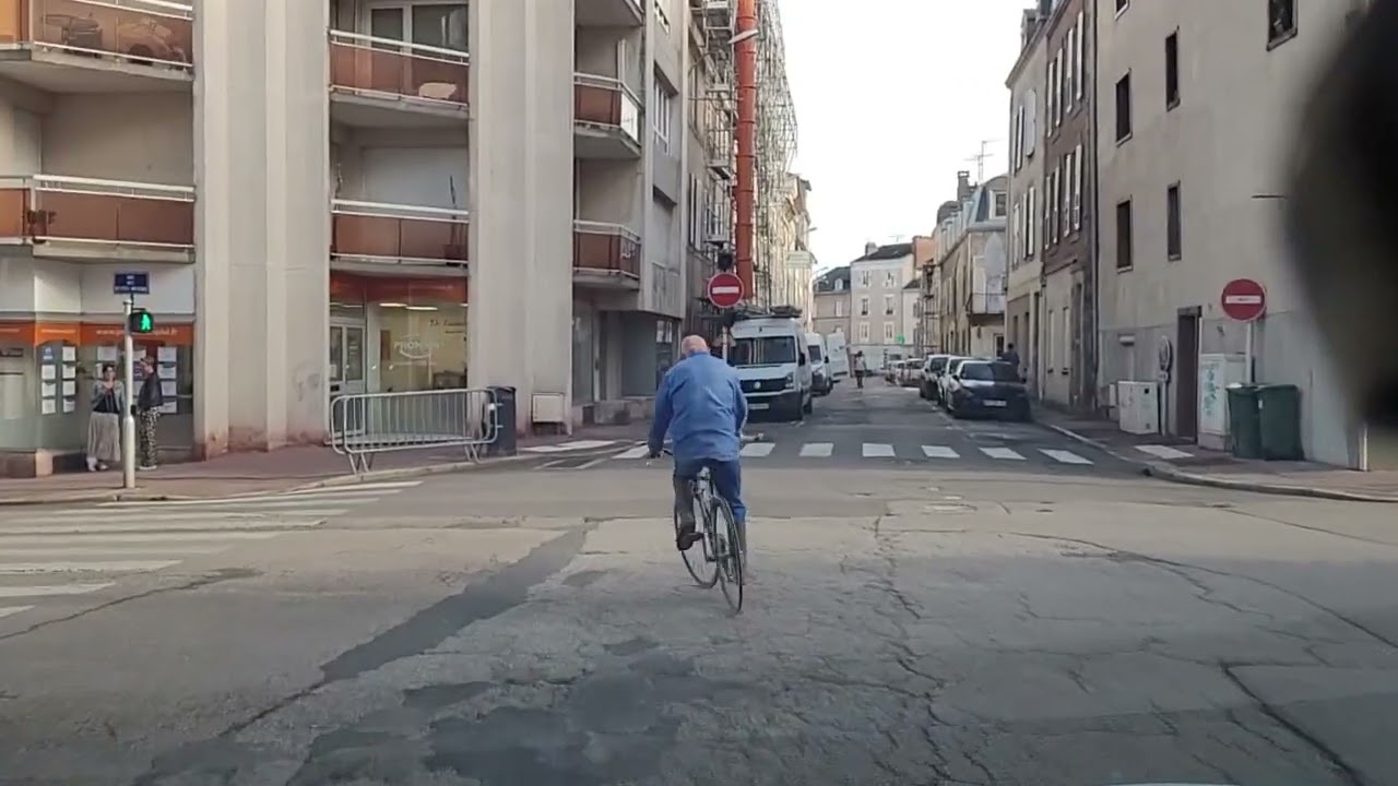 Hommage homme en bleu