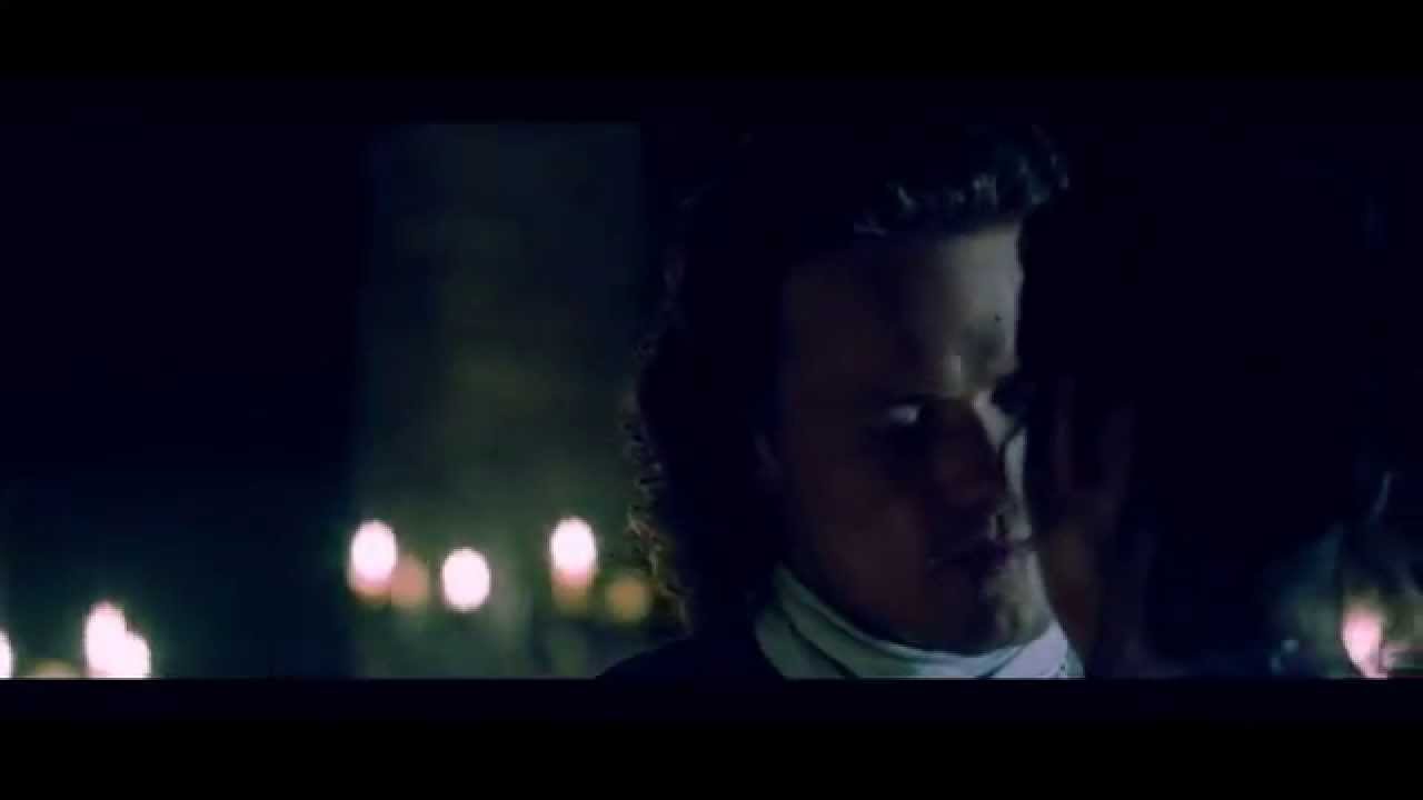 Outlander Jamie and Claire Sing them a song (1x07)