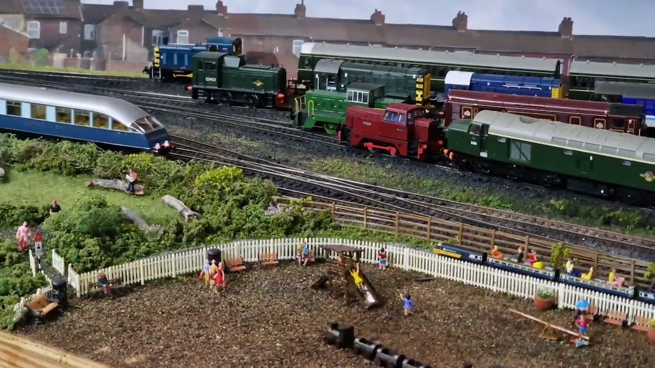 Hornby Full Coronation rake including Beavertail + Great Gathering A4 Dominion of Canada 4489