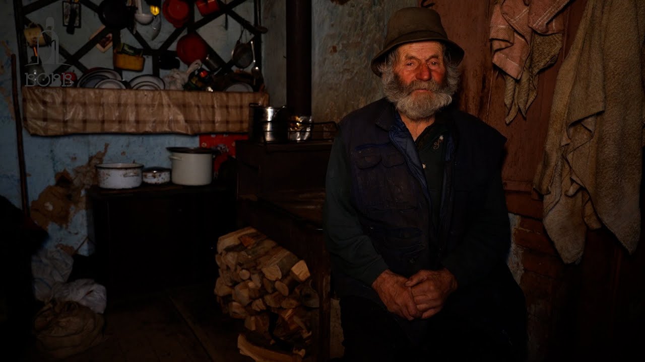 Badea Coleșucă la 84 de ani trăiește singur într-o CASĂ VECHE | Viața oamenilor într-un SAT DE MUNTE