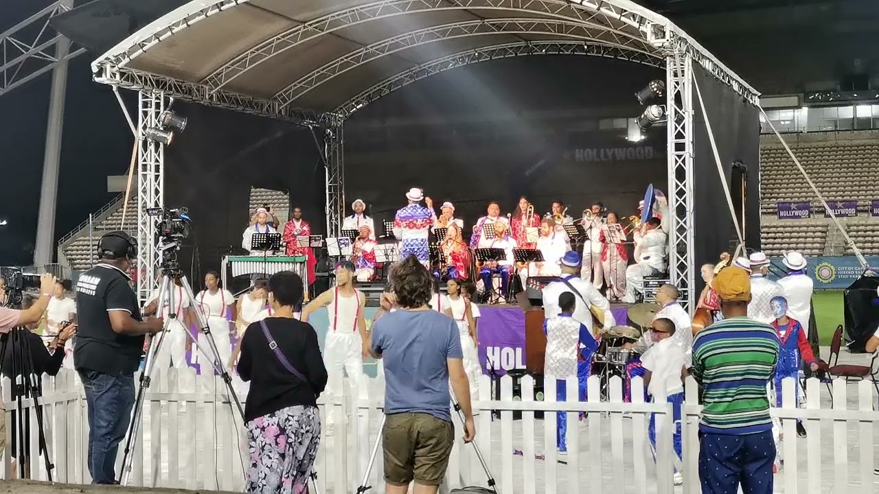 D6 Raw Best Band