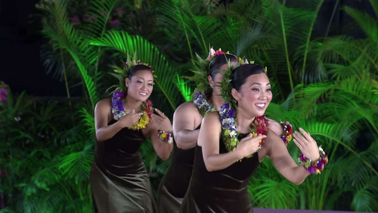 2021 Wahine ʻAuana Performance | Hālau Hula ʻO Nāpunaheleonāpua