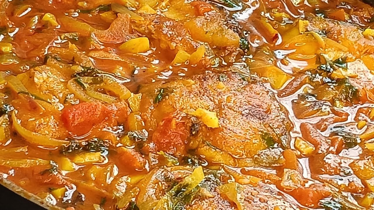 Rohu fish curry (রুই মাছ কারি) ||  Lazy Chef Bangla 