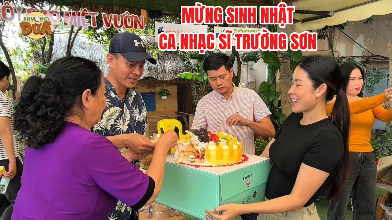 Khương Dừa bất ngờ tổ chức sinh nhật cho ca nhạc sĩ Trường Sơn