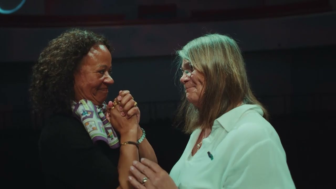 Demens: Nu vi alligevel er her, kan vi lige så godt danse