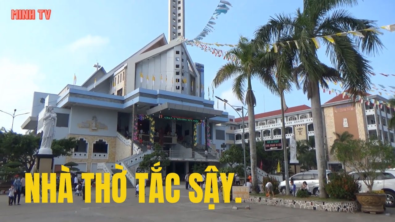 Nhà Thờ Tắc Sậy  Cha Diệp Bạc Liêu.  Ngày Đầu Năm Người Đi Viếng Rất Đông.