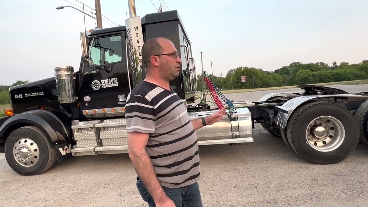 فك وتركيب التريلا اثناء اختبار قيادة الشاحنات في كندا